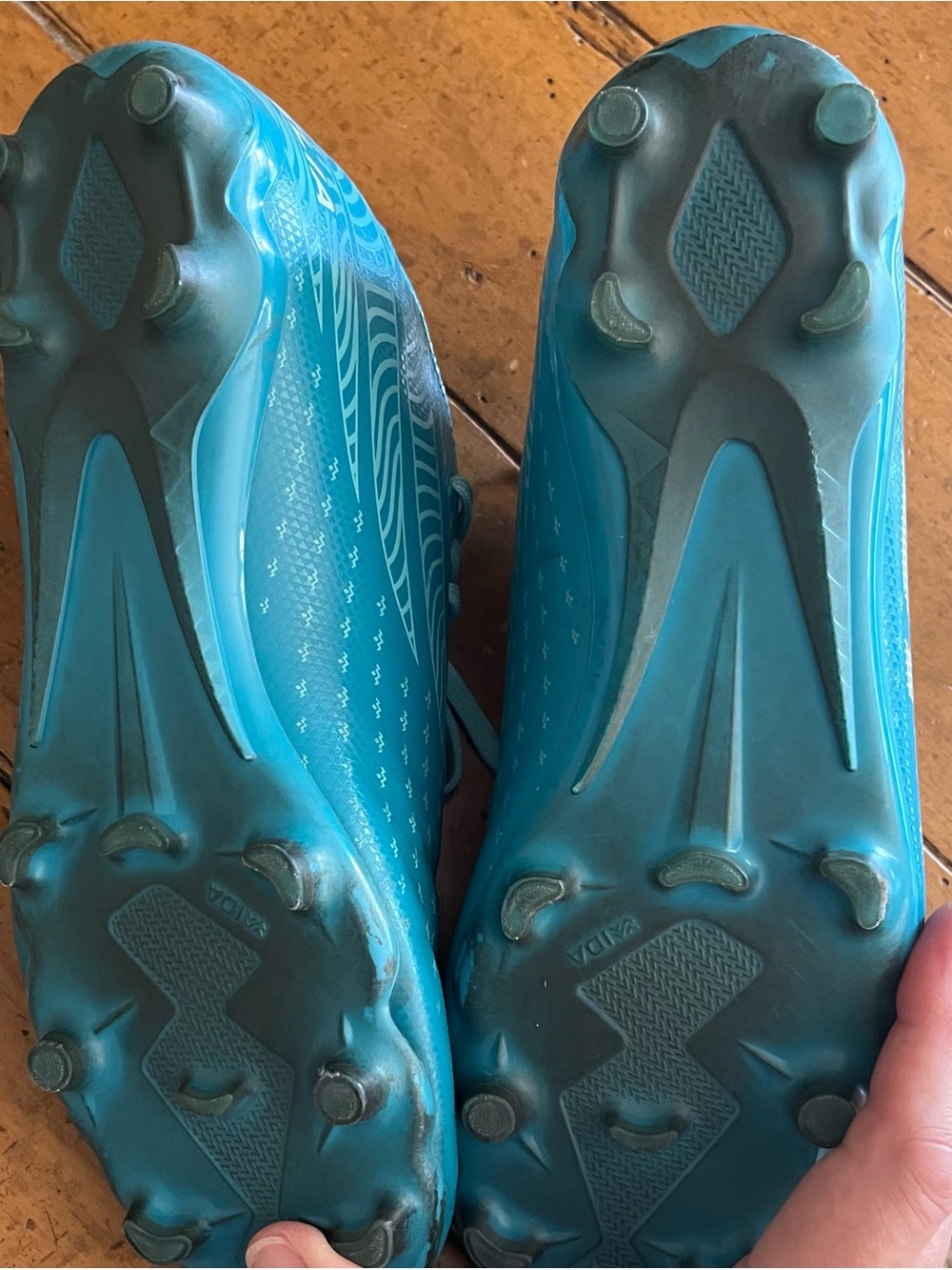 Women's IDA soccer cleats with upgraded insoles - Size 8 - Picture 3 of 5